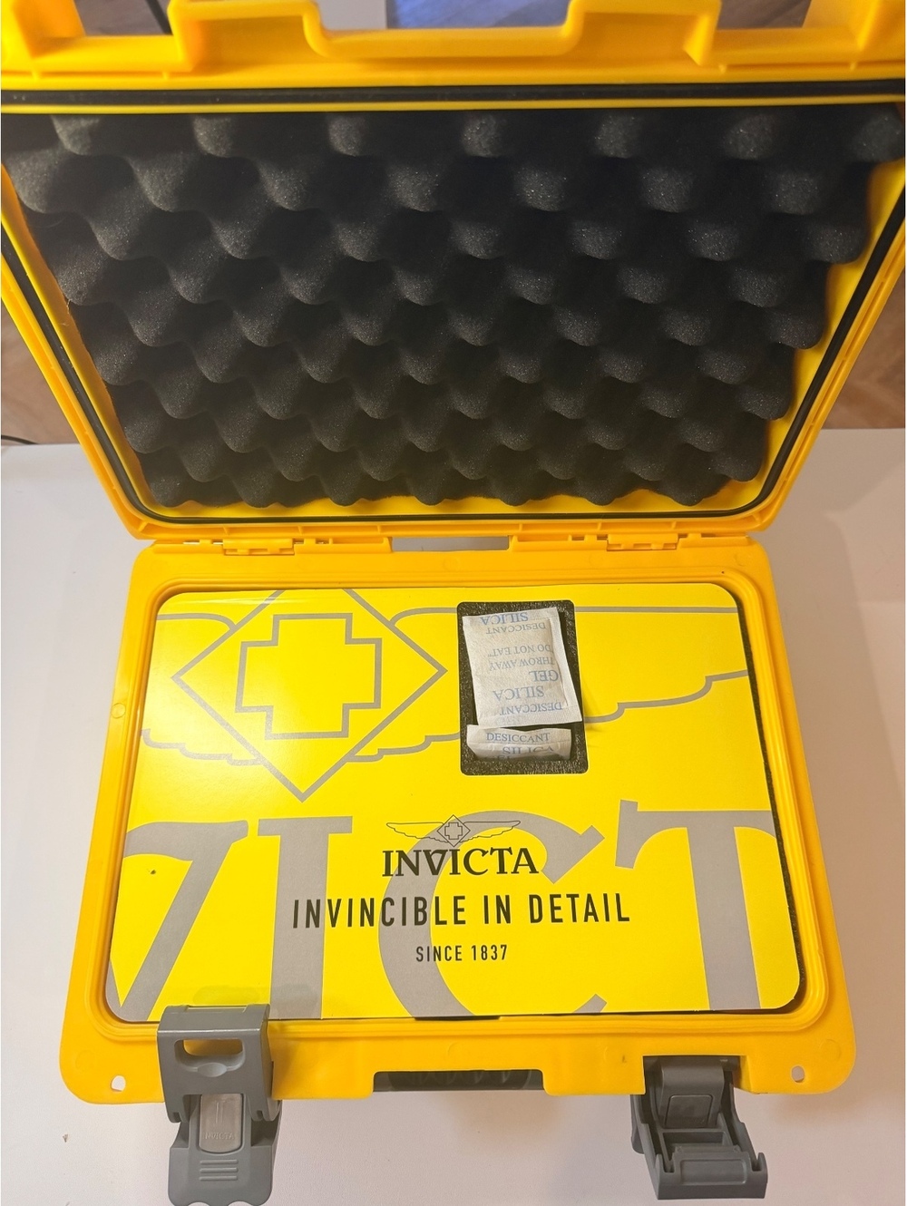 Signed Invicta Yellow Protective 8 slot Storage Case with Foam Interior